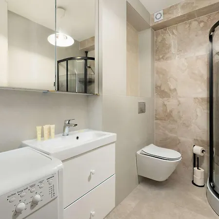 Wyjatkowe Z Balkonem 350 M Od Plazy By Renters *