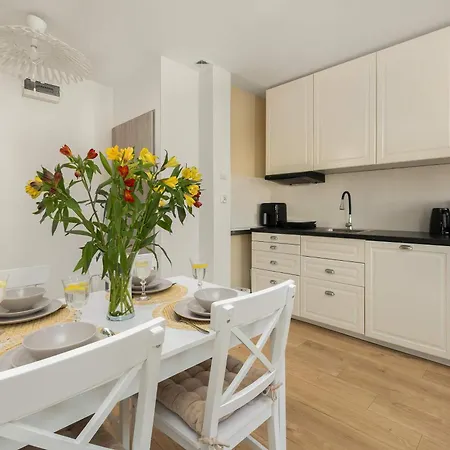 Wyjatkowe Z Balkonem 350 M Od Plazy By Renters Apartment