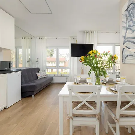 Wyjatkowe Z Balkonem 350 M Od Plazy By Renters Apartment