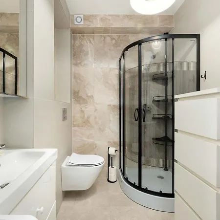 Wyjatkowe Z Balkonem 350 M Od Plazy By Renters Apartment