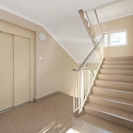 Wyjatkowe Z Balkonem 350 M Od Plazy By Renters