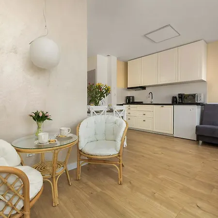 Apartment Wyjatkowe Z Balkonem 350 M Od Plazy By Renters