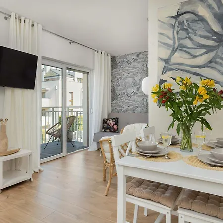 Wyjatkowe Z Balkonem 350 M Od Plazy By Renters Apartment *
